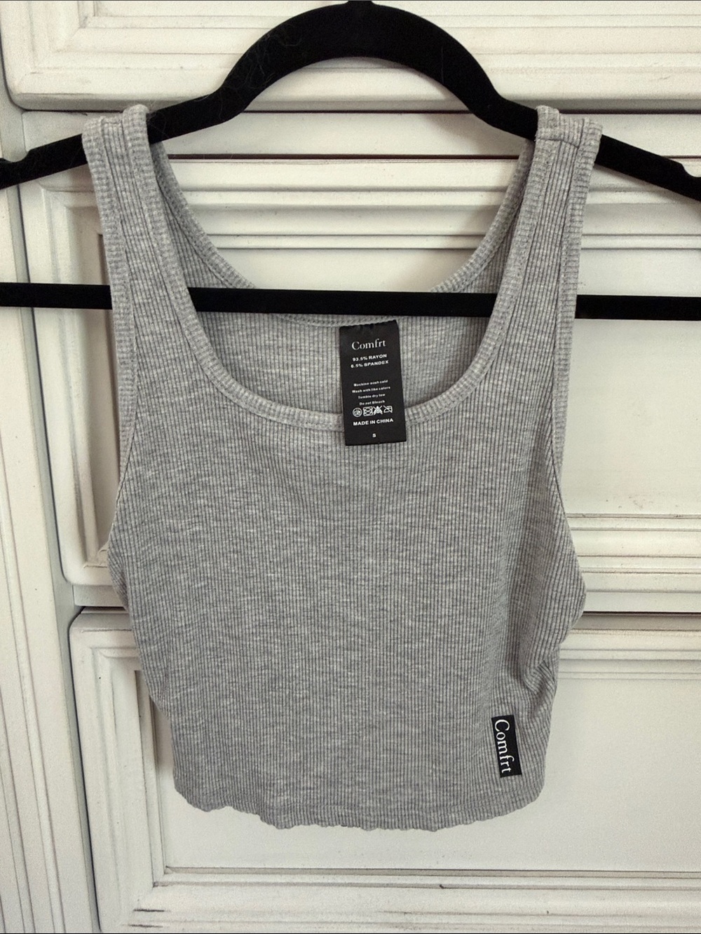 Comfrt Women's Gray Ribbed Tank Crop Top